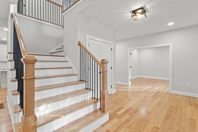 380 E Dunbarton Road, Goffstown, NH 03045
