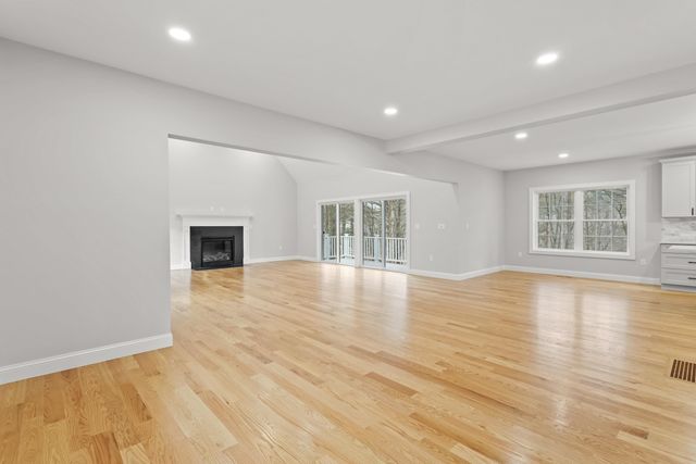 380 E Dunbarton Road, Goffstown, NH 03045