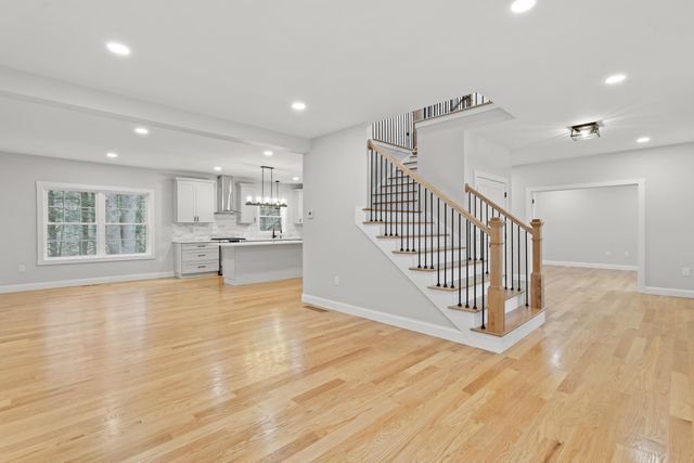380 E Dunbarton Road, Goffstown, NH 03045