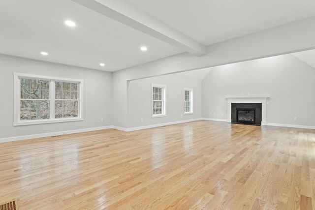 380 E Dunbarton Road, Goffstown, NH 03045