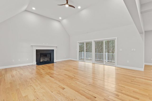380 E Dunbarton Road, Goffstown, NH 03045