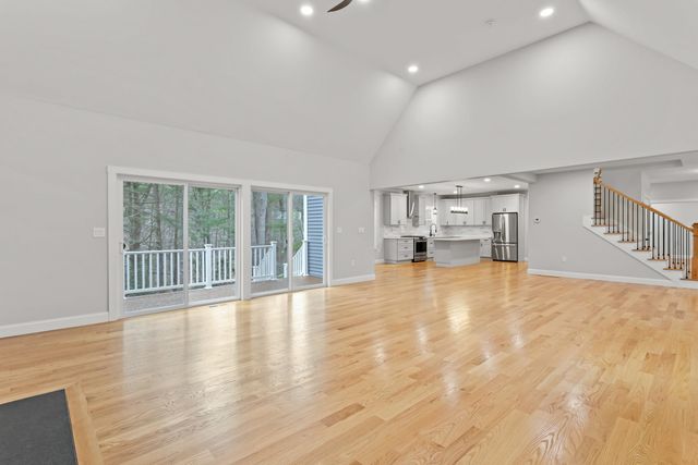 380 E Dunbarton Road, Goffstown, NH 03045