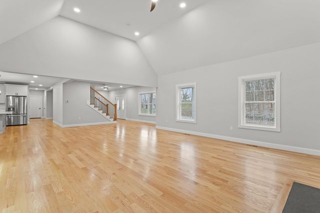 380 E Dunbarton Road, Goffstown, NH 03045