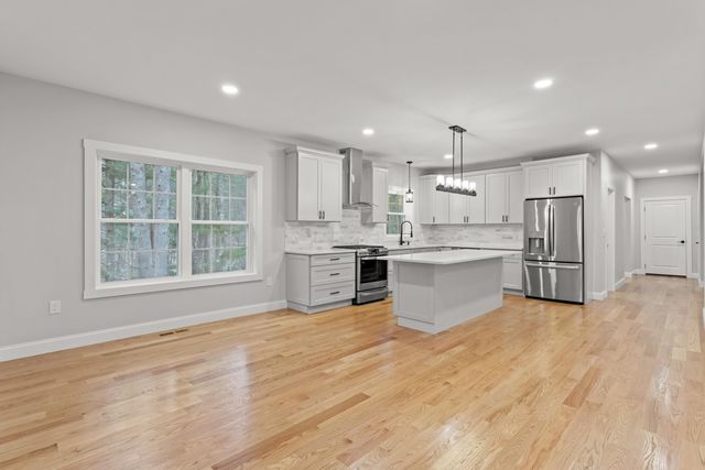380 E Dunbarton Road, Goffstown, NH 03045