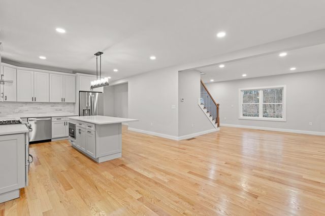 380 E Dunbarton Road, Goffstown, NH 03045