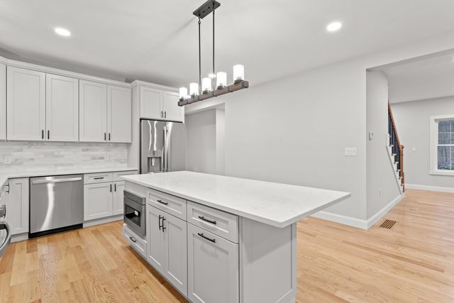 380 E Dunbarton Road, Goffstown, NH 03045