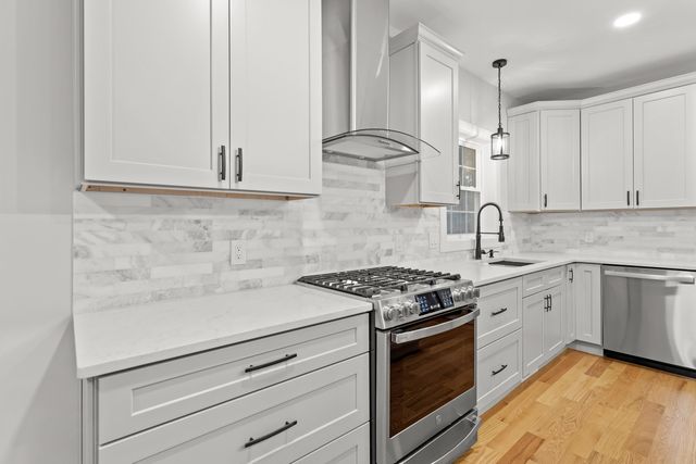 380 E Dunbarton Road, Goffstown, NH 03045