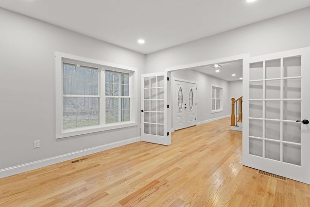 380 E Dunbarton Road, Goffstown, NH 03045