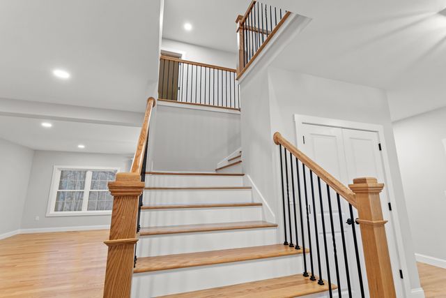 380 E Dunbarton Road, Goffstown, NH 03045