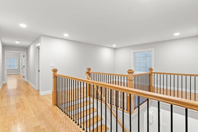 380 E Dunbarton Road, Goffstown, NH 03045