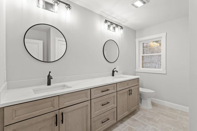 380 E Dunbarton Road, Goffstown, NH 03045