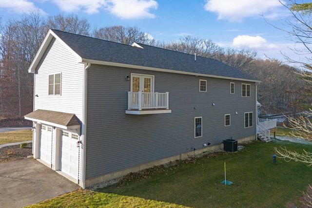 380 E Dunbarton Road, Goffstown, NH 03045