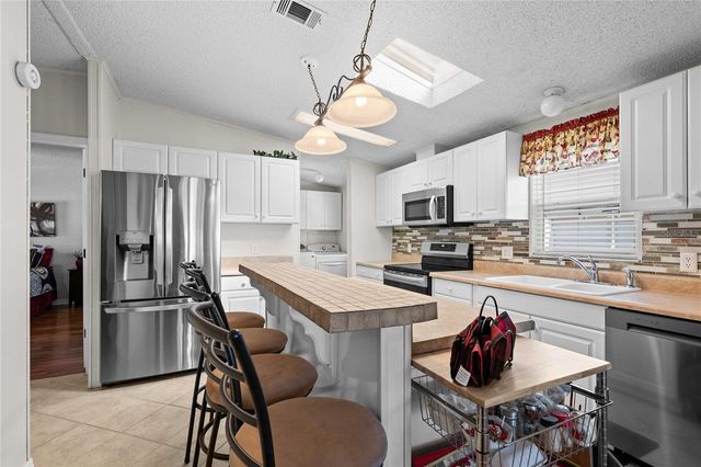 36825 KIMELA AVENUE, Zephyrhills, FL 33542