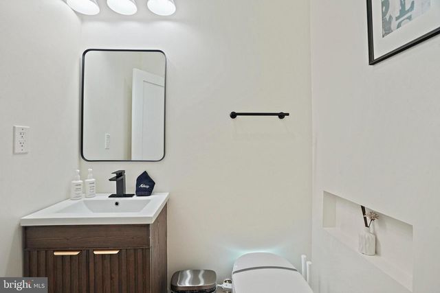 1404 MASSACHUSETTS AVE SE, Washington, DC 20003