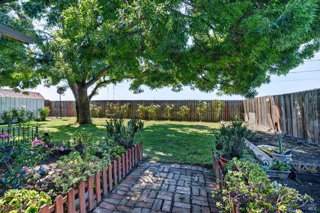 1607 James St, Fairfield, CA 94533