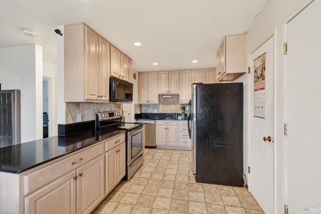 1607 James St, Fairfield, CA 94533