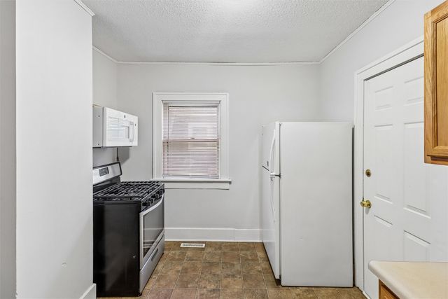 2207 High Street, Des Moines, IA 50312