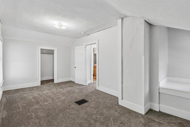 2207 High Street, Des Moines, IA 50312