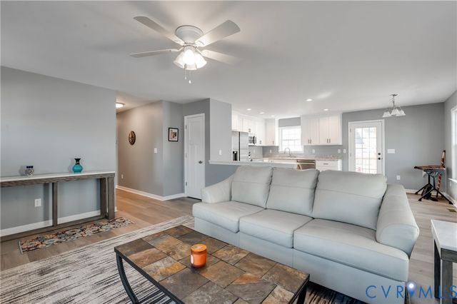 342 Pinecliffe Dr, Colonial Heights, VA 23834