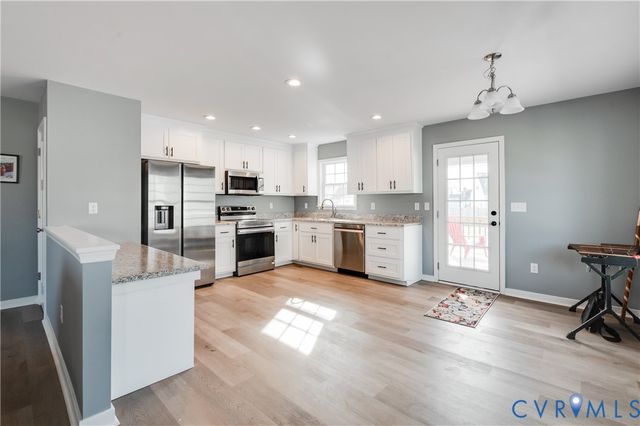 342 Pinecliffe Dr, Colonial Heights, VA 23834