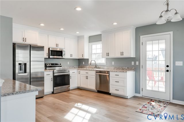 342 Pinecliffe Dr, Colonial Heights, VA 23834