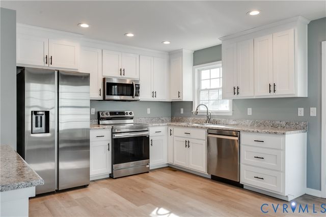 342 Pinecliffe Dr, Colonial Heights, VA 23834