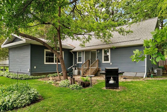 112 Cherokee Drive, Edgerton, WI 53534