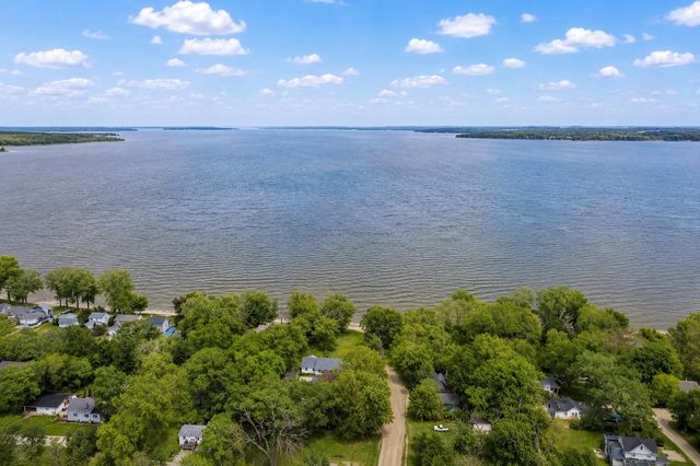 112 Cherokee Drive, Edgerton, WI 53534