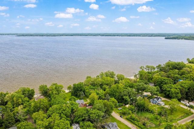 112 Cherokee Drive, Edgerton, WI 53534