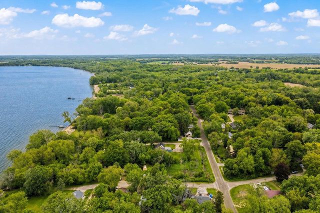112 Cherokee Drive, Edgerton, WI 53534