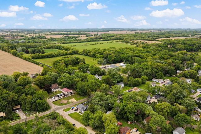 112 Cherokee Drive, Edgerton, WI 53534
