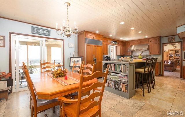 3 W Fairmount Drive, Alton, IL 62002