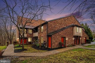 910 MOUNTAINVIEW DR #910, Chesterbrook, PA 19087