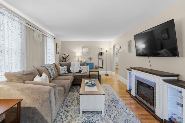 7 Norfolk Ave, Dartmouth, MA 02747