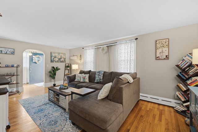 7 Norfolk Ave, Dartmouth, MA 02747