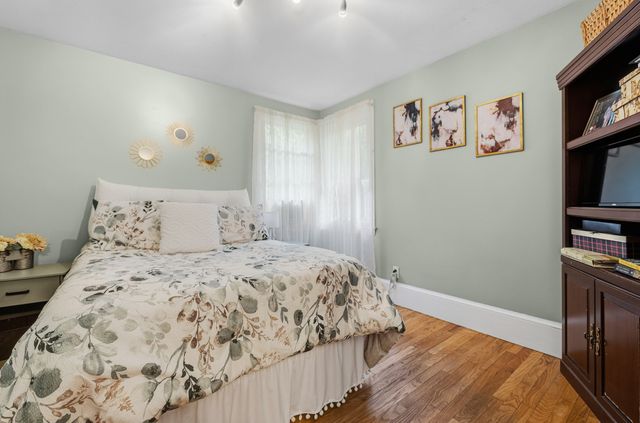 7 Norfolk Ave, Dartmouth, MA 02747
