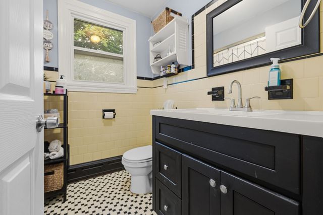 7 Norfolk Ave, Dartmouth, MA 02747
