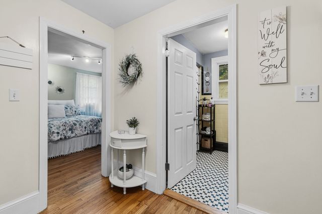 7 Norfolk Ave, Dartmouth, MA 02747
