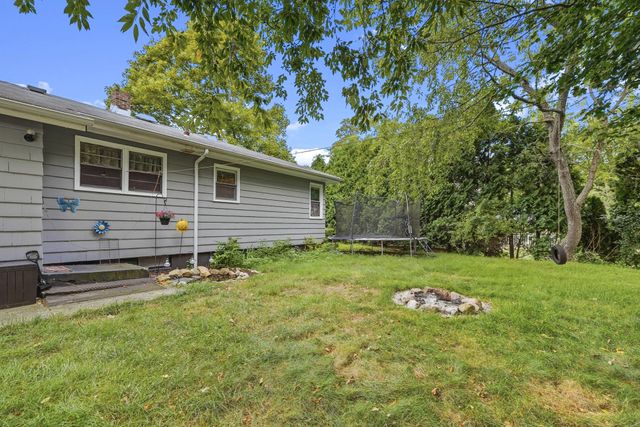 7 Norfolk Ave, Dartmouth, MA 02747