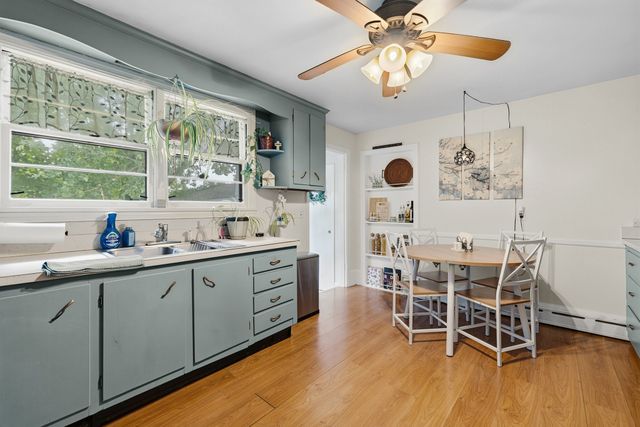 7 Norfolk Ave, Dartmouth, MA 02747