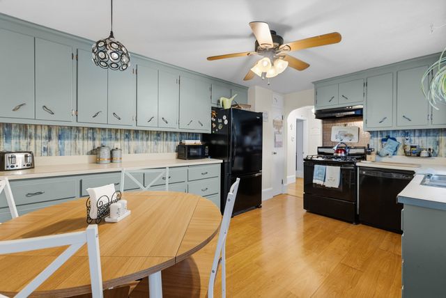 7 Norfolk Ave, Dartmouth, MA 02747