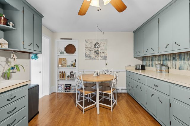 7 Norfolk Ave, Dartmouth, MA 02747