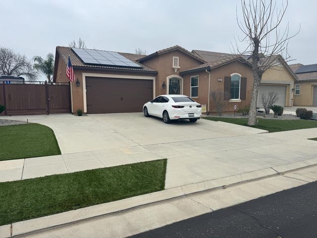 3237 Bellaire Avenue, Clovis, CA 93619