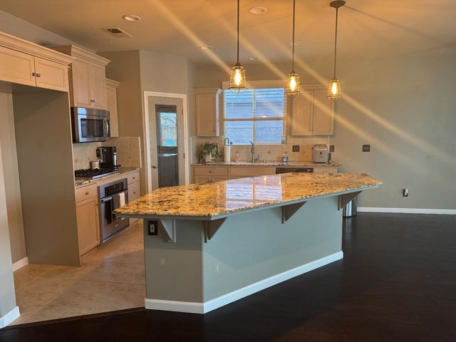 3237 Bellaire Avenue, Clovis, CA 93619