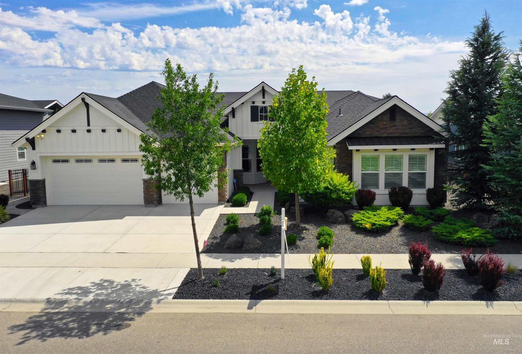 1102 N Longhorn Ave, Eagle, ID 83616