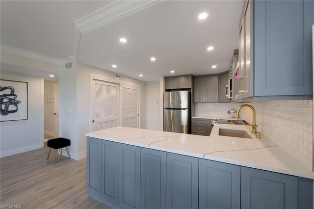 2150 Gulf Shore BLVD N 705, Naples, FL 34102