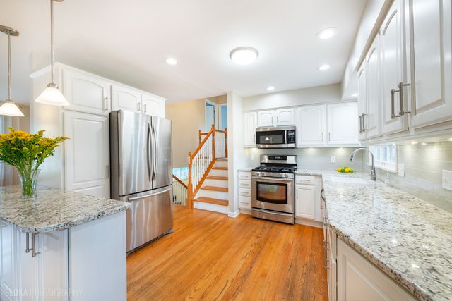 320 Deveron Circle, Cary, IL 60013