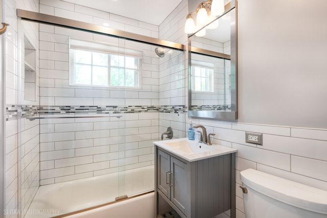 320 Deveron Circle, Cary, IL 60013