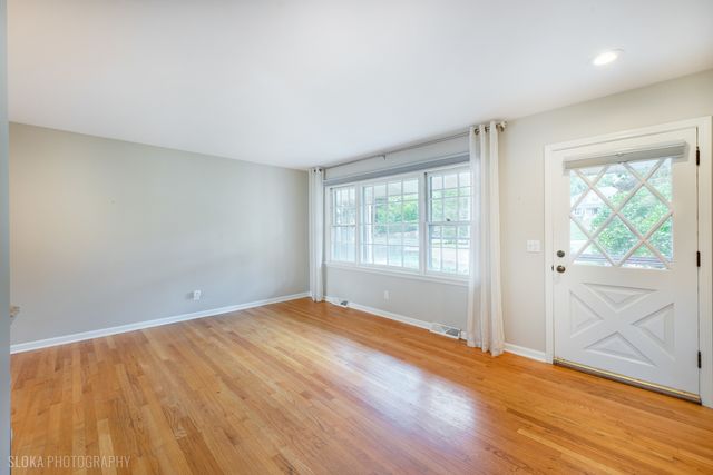 320 Deveron Circle, Cary, IL 60013