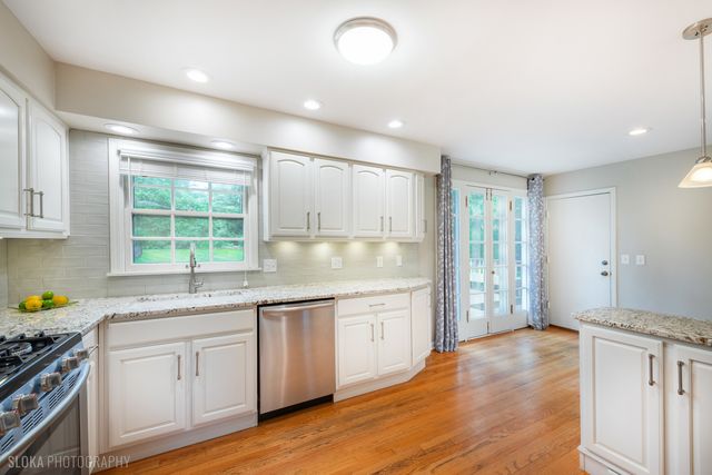 320 Deveron Circle, Cary, IL 60013